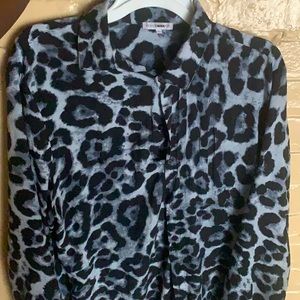 A fashion Nova . Size large Shirt